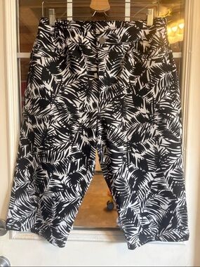 Christopher & Banks Black and White Palm Print Capri Pants